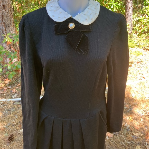 Leslie Fay Black ribbed knit Dress with White collar with pearl like beads 16 - Picture 1 of 13